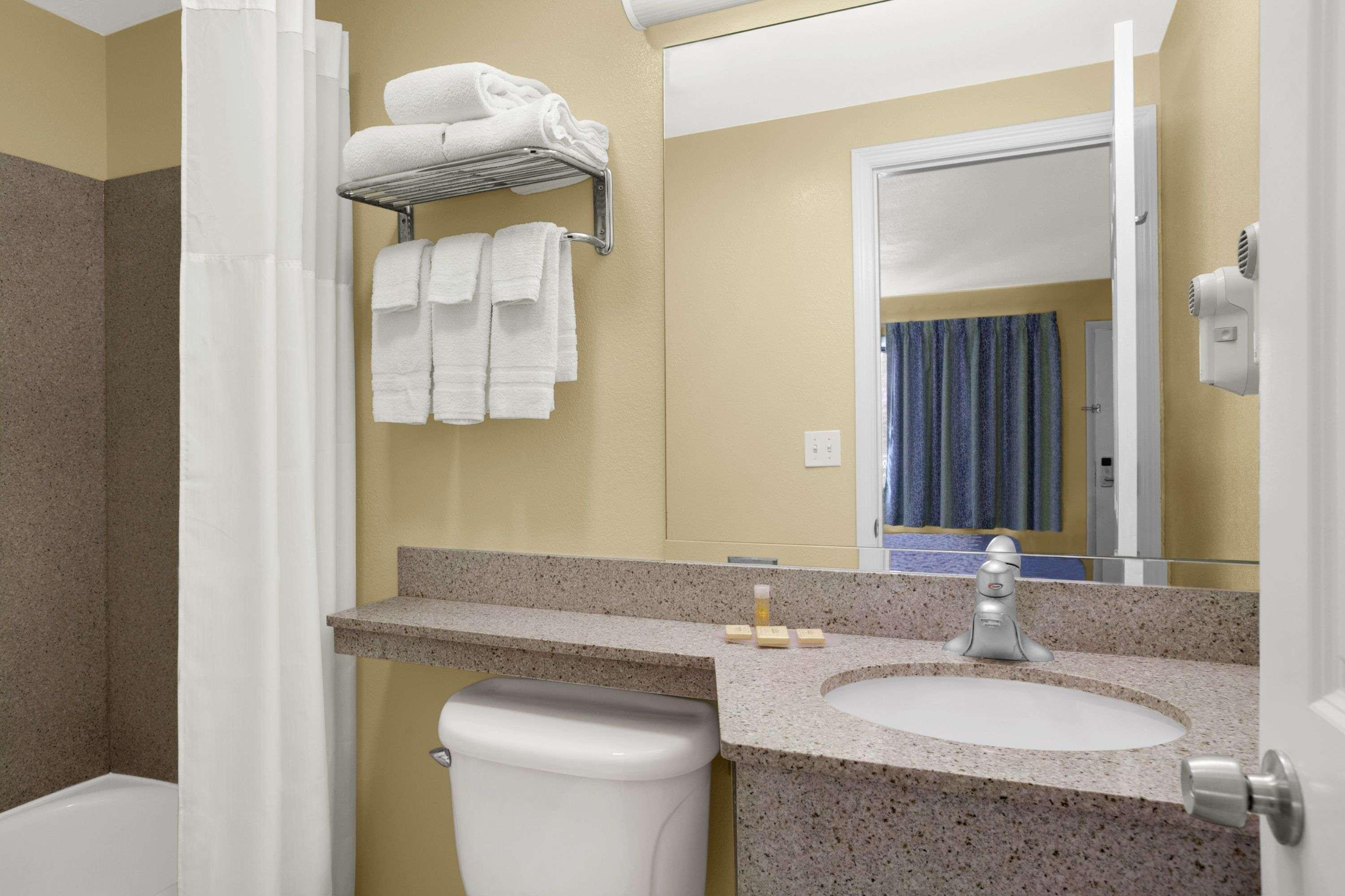 Days Inn By Wyndham Middletown New Hampton Εξωτερικό φωτογραφία